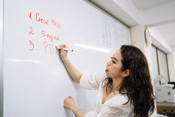 Mastering legal compliance: key tactics for uk companies transitioning to cloud-based hr solutions